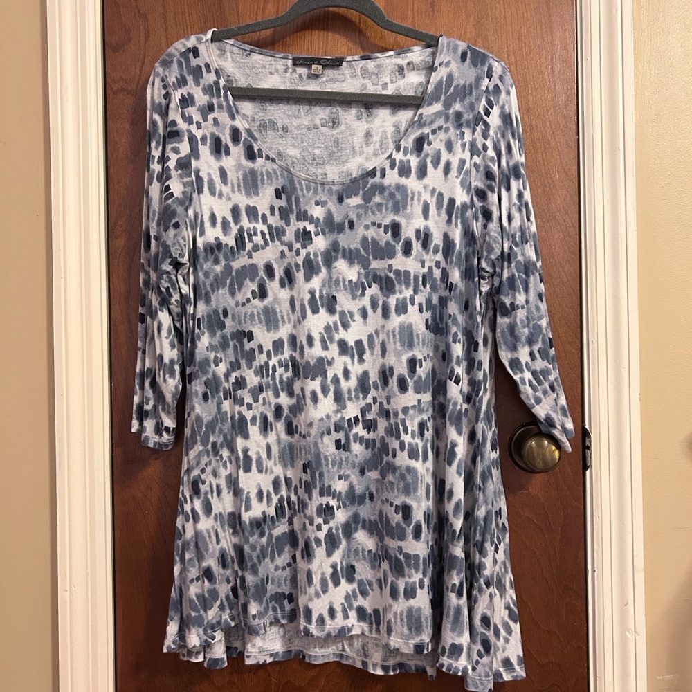 Rose & Olive Gray and White Patterned Tunic